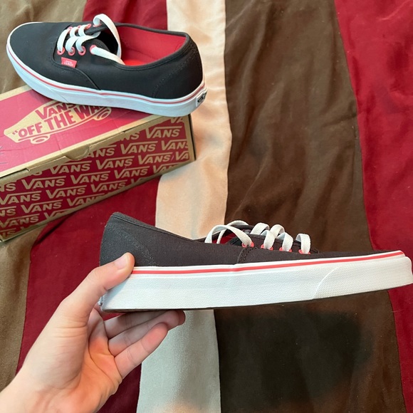 Vans - Picture 2 of 5